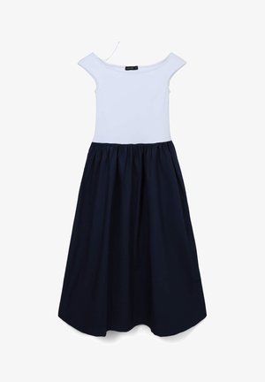 Weißes und marineblaues, farbblockiertes Kleid mit tailliertem Oberteil, schulterfreiem Design und einem ausgestellten, gerafften Rock. Aus leichtem Stoff gefertigt.