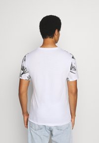 Pier One T-shirt z nadrukiem
