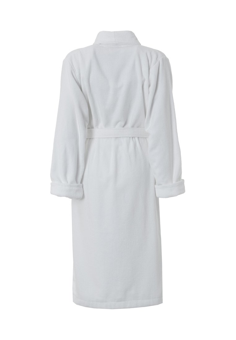 Accappatoio bianco realizzato in morbido tessuto peluche; presenta un collo con revers, maniche lunghe e una cintura abbinata in vita.