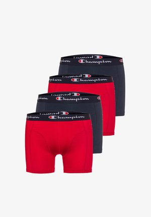 Vier Paar Herren-Boxershorts in abwechselndem Rot und Dunkelblau, jeweils mit einem schwarzen Bund, der das Champion-Logo in Weiß und Rot zeigt.