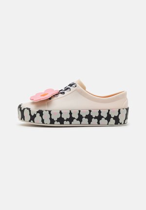 Sneakers - white