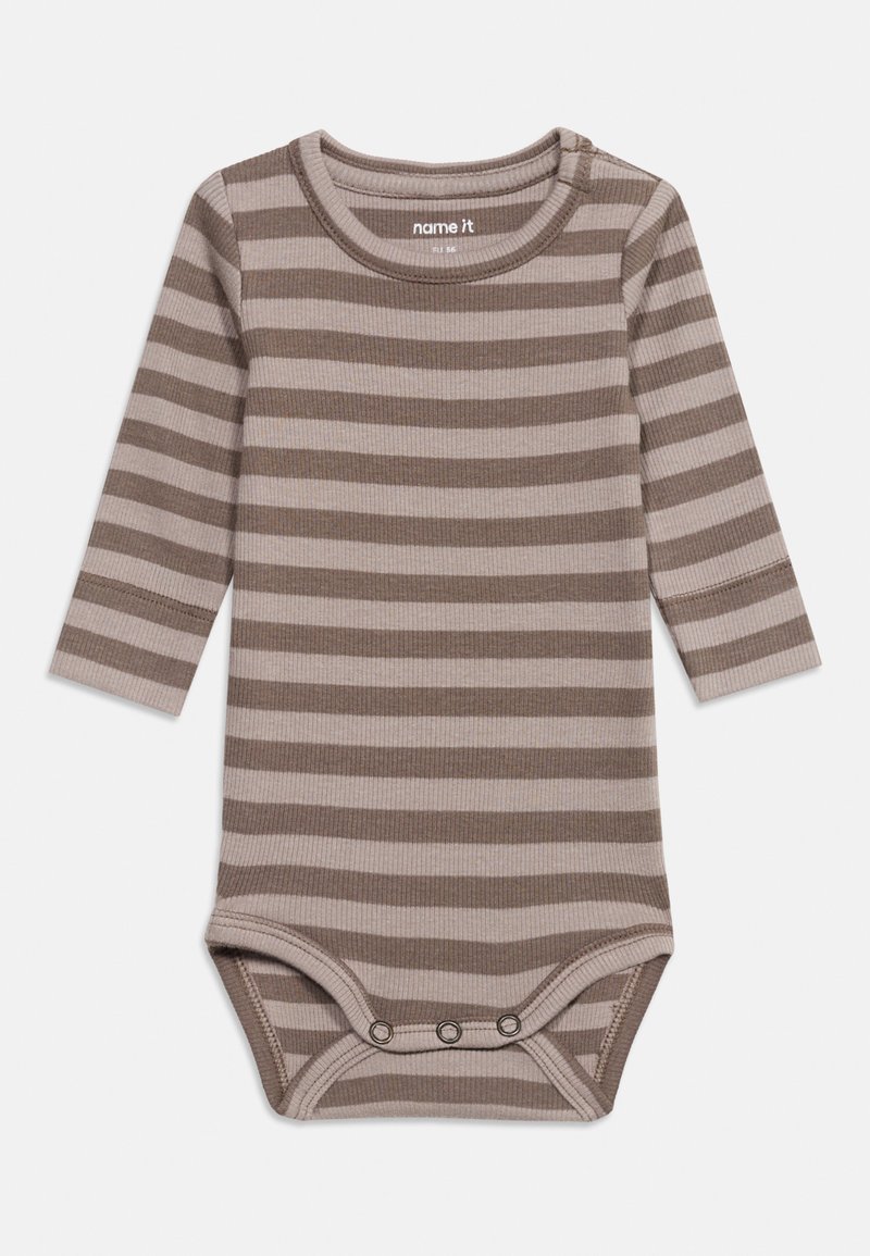 Body bébé à manches longues avec des rayures horizontales marron clair et beige, avec trois boutons-pression à l'entrejambe.