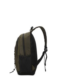Sac à dos vert olive et noir avec côtés en mesh, compartiments à double fermeture éclair, bretelles réglables et poche avant. Tissu durable avec un design épuré.