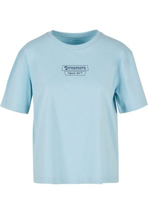 Svetlomodré bavlnené tričko s krátkymi rukávmi, okrúhlym výstrihom a potlačou s nápisom "Dreamers Open 24/7" v námorníckej modrej.