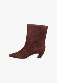 Selezionato, dark brown