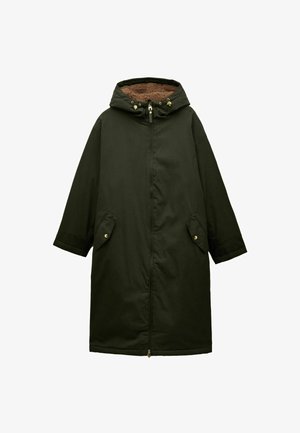 Langer, dunkelgrüner Mantel mit Reißverschluss vorne, verstellbare Kapuze und braunem Fleecefutter. Verfügt über Druckknopf-Seitentaschen und eine lockere Passform.