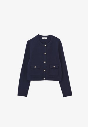 Cardigan corto blu navy in tessuto morbido, con maniche lunghe, scollo rotondo, tasche frontali e chiusura con bottoni dorati.