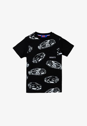 T-shirt nera con grafiche di auto Bugatti contornate in bianco. Presenta una piccola tasca con etichetta "BUGATTI". Maniche corte, collo rotondo.