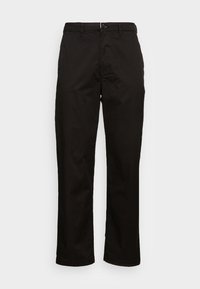 Schwarze Baumwollhosen mit geraden Beinen, vorderer Knopfverschluss und Gürtelschlaufen. Glatte Textur und minimales Design ohne Muster.