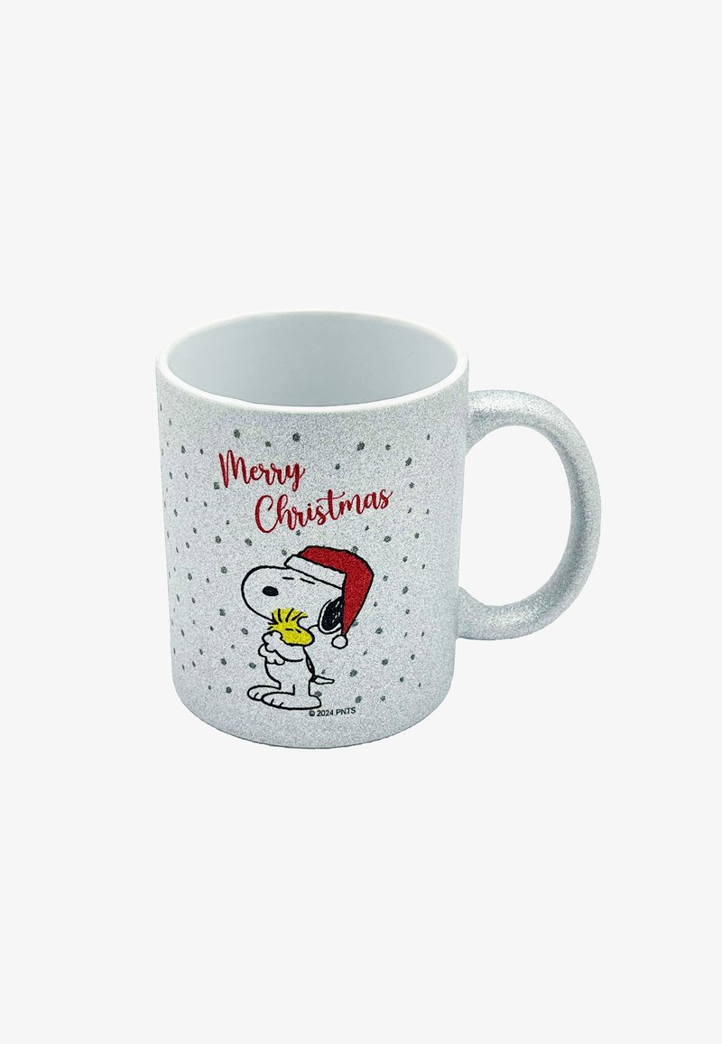 Taza blanca con purpurina que presenta a Snoopy con un sombrero rojo sosteniendo a Woodstock, con "Feliz Navidad" en texto rojo y puntos plateados alrededor del diseño.
