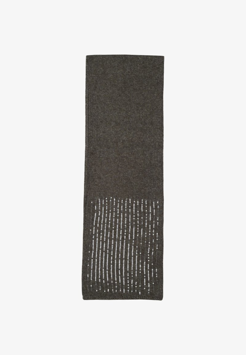 Sciarpa lavorata a maglia di un grigio scuro con paillettes argento verticali che decorano un'estremità, esposta piatta su uno sfondo bianco.