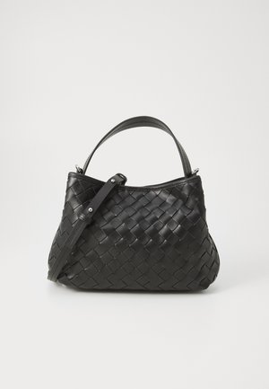 Mustmust nahkkrossitud nahast käekott ümarate kujude ja ülemise sangaga, millel on eemaldatav rihm. Sile tekstuur ja peened õmblused.