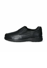 Scarpa slip-on in pelle nera con finitura texturizzata, punta rotonda, pannelli laterali elasticizzati e suola imbottita per il comfort.