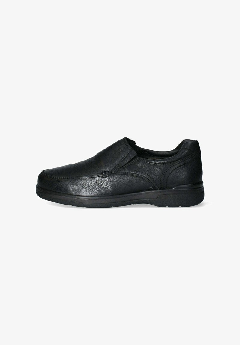 Scarpa slip-on in pelle nera con finitura texturizzata, punta rotonda, pannelli laterali elasticizzati e suola imbottita per il comfort.