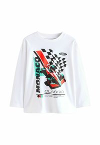 Camicia bianca a maniche lunghe con una macchina da corsa rossa e nera, bandiere a scacchi e testo che recita "MONACO CLASSIC" e dettagli sulla gara.