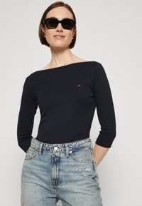 Tommy Hilfiger SLIM CODY BOAT - Topper langermet - desert sky