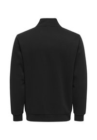 Sweat-shirt noir à manches longues avec poignets côtelés, taille côtelée et petit col montant, vu de dos.