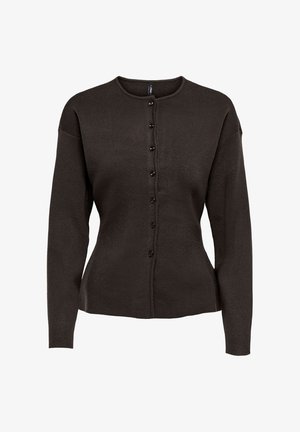 Temno rjav dolg pleten jopič z okroglim ovratnikom in sedmimi gumbi spredaj, rahlo oprijet v pasu ter preprostega, klasičnega dizajna.