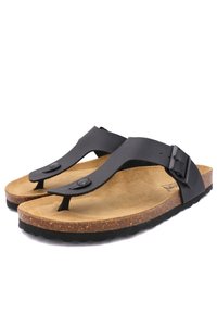 Zwarte leren flip-flops met een kurken voetbed, rubberen zool en knopenaccenten op de banden. Glad textuur met een minimalistisch ontwerp.