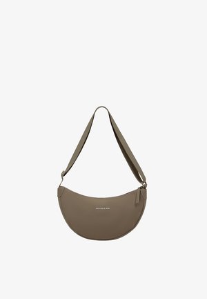 Bolso de hombro en forma de media luna color topo con correa ajustable y pequeño logo blanco "KAPTEN & SON" en el centro frontal.
