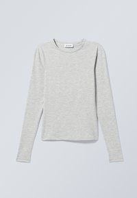 T-shirt à manches longues gris clair, fabriqué en tissu doux et texturé. Doté d'un col rond et d'une coupe décontractée, idéal pour une tenue casual.