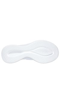 Weiße Sportschuhsohle mit strukturiertem Gummibasis, die horizontale und vertikale Rillen für Grip aufweist. Einfaches, aerodynamisches Design.