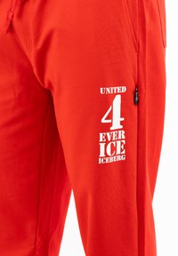 Unselected, red