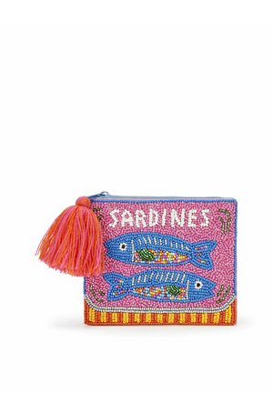 Small beaded pouch with a pink tassel, decorated with two blue fish and the word "SARDINES" on a pink background.