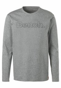 Langärmliges graues T-Shirt aus weichem Stoff, mit dem Wort "Bench." in kontrastierendem Schwarz über der Brust.
