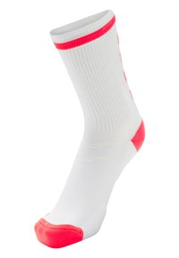 Calza sportiva bianca con tessuto testurizzato, dettagli rosa in alto e sul tallone, e punta rinforzata. Presenta una vestibilità aderente.
