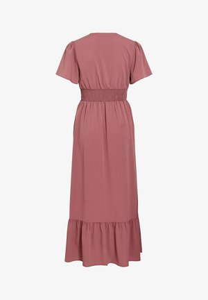 Tolmune roosa midi kleit lühikeste õhukeste varrukatega, elastse volditud vöökohaga ja volangiga äärega, nähtaval tagant valge tausta peal.