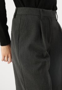 Vero Moda VMMAYA SHORTS - Kratke hlače - dark grey