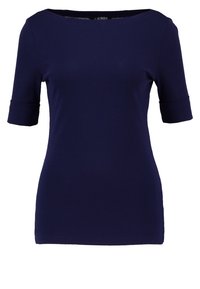 Námorně modrý upnutý top s krátkým rukávem, s lodičkovým výstřihem a ohnutými lemy na rukávech.