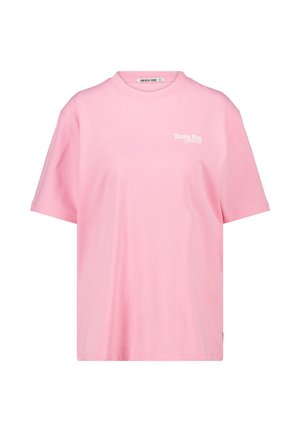 Roze katoenen T-shirt met korte mouwen en een ronde halslijn. Heeft witte tekst "Proef het Seizoen" op de linkerborst.