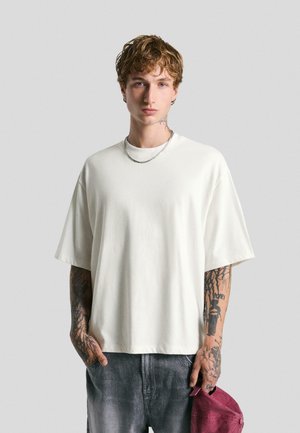 - T-shirt basic
