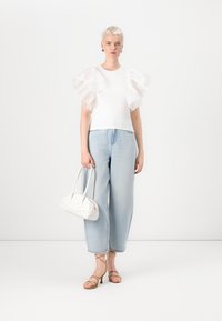 ONLY ONLTAYA LIFE - Lihtne T-särk - cloud dancer