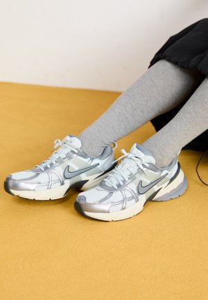 Sneakers - light grey
