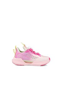 Zapatilla deportiva rosa y crema con parte superior de malla texturizada, cordones elásticos y suela ondulada. Presenta una marca en el costado y lengüetas de agarre.