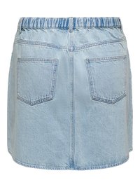 Falda vaquera azul claro con cintura elástica y dos bolsillos traseros cuadrados, mostrando vista trasera y costuras detalladas.