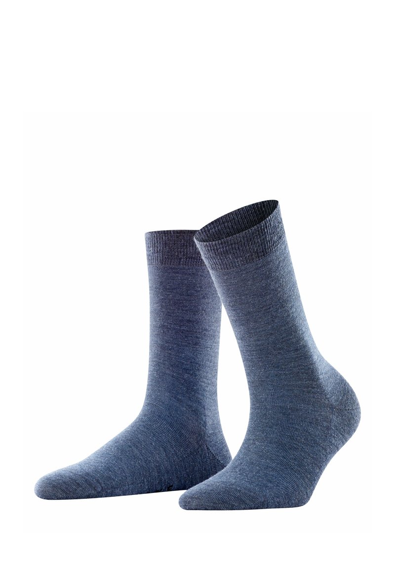 Calze grigie a metà polpaccio realizzate in un tessuto morbido e liscio, con una fascia a coste, caratterizzate da un design semplice e solido e una punta arrotondata.