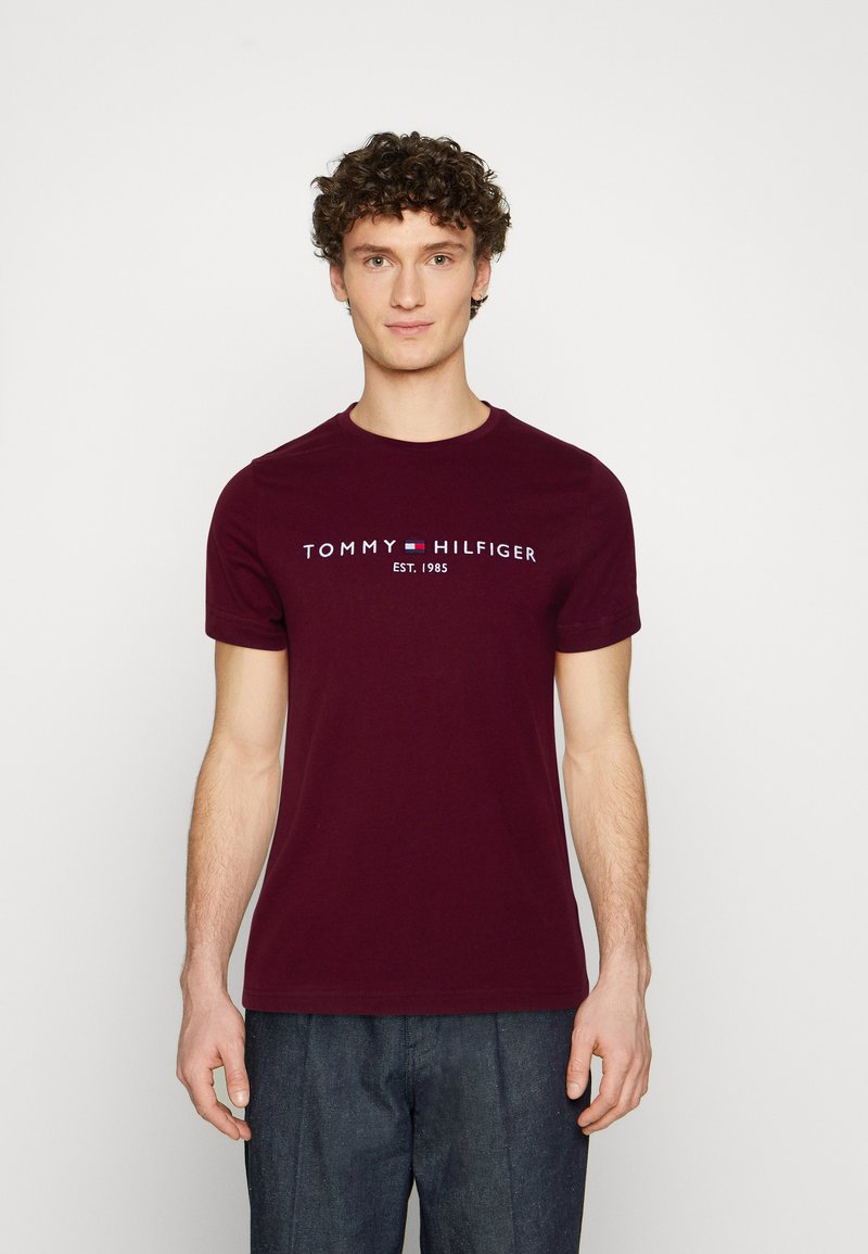 Tommy Hilfiger TOMMY LOGO TEE - T-shirt estampada - deep rouge