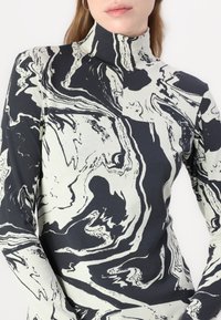 Marimekko JAKALA MARRAS TURTLE NECK - Maglietta a manica lunga - black