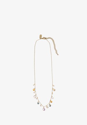 Guld kæde halskæde med flerfarvede dråbeformede ædelsten og små perler, indviklet design med justerbar lås til længde.