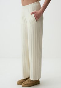WIDE LEG - Broek - ecru