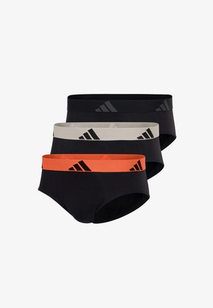 Tre paia di slip da uomo in nero, beige chiaro e grigio scuro. Ognuno presenta una fascia elastica a contrasto con il logo Adidas.