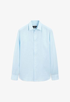 Lyseblå langærmet skjorte lavet af linned. Har en klassisk krave, knapper foran og knapærmer med en glat tekstur.