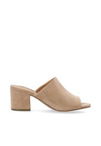 Mocassini con tacco a blocco in suede beige, con punta aperta e un parte superiore ampia. Caratterizzati da una texture liscia e da un design semplice, alti circa 6,5 cm.