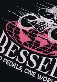 BESSEL PEDALS - Camiseta estampada - black