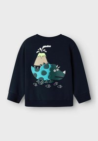 Felpa blu navy con un dinosauro cartoon con un vulcano sulla schiena, dettagliata con accenti azzurri e verdi.