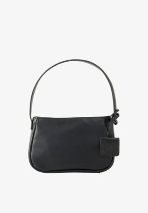 Schwarze Lederumhängetasche mit geschwungener Form, glatter Textur und einem abnehmbaren kleinen Täschchen, das am Riemen befestigt ist.